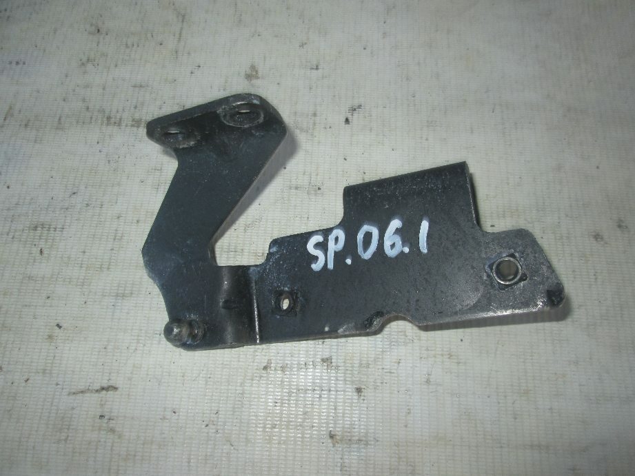 кронштейн амортизатора капота правый б/у